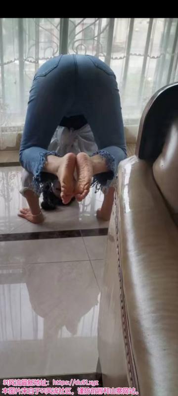 秦淮性感气质姐姐