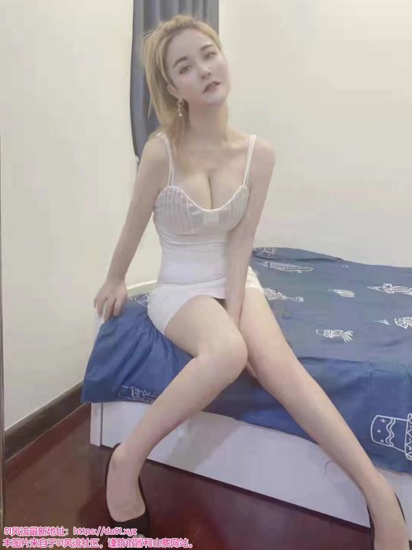 东晓南大奶馨馨