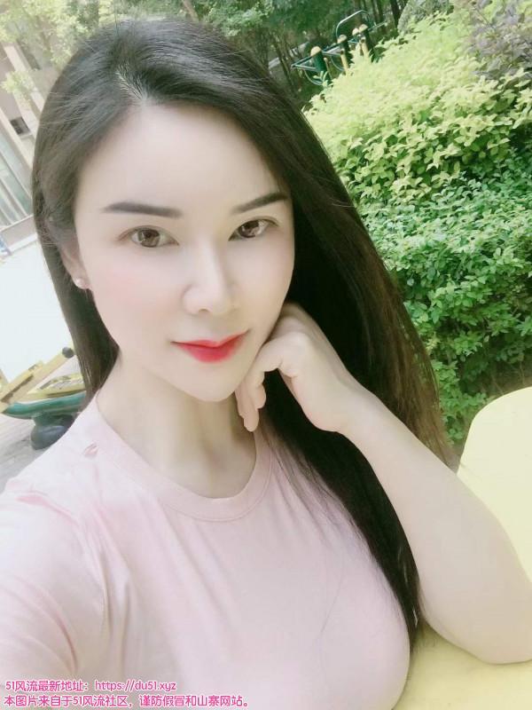 体育场瑜伽老师