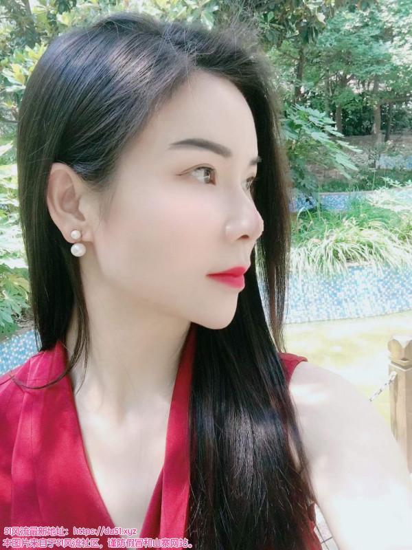 体育场瑜伽老师