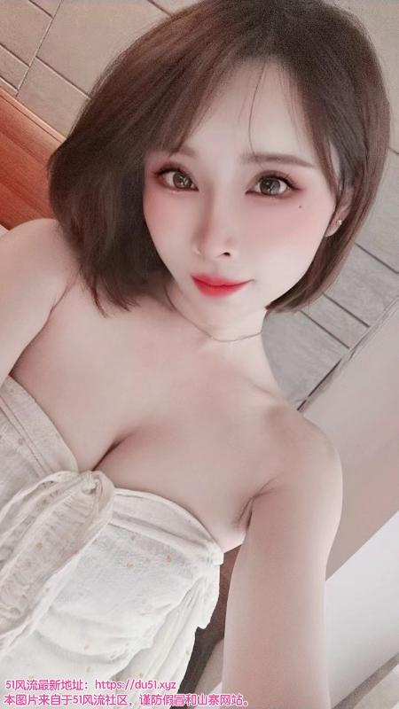 小柳岩 前凸后翘