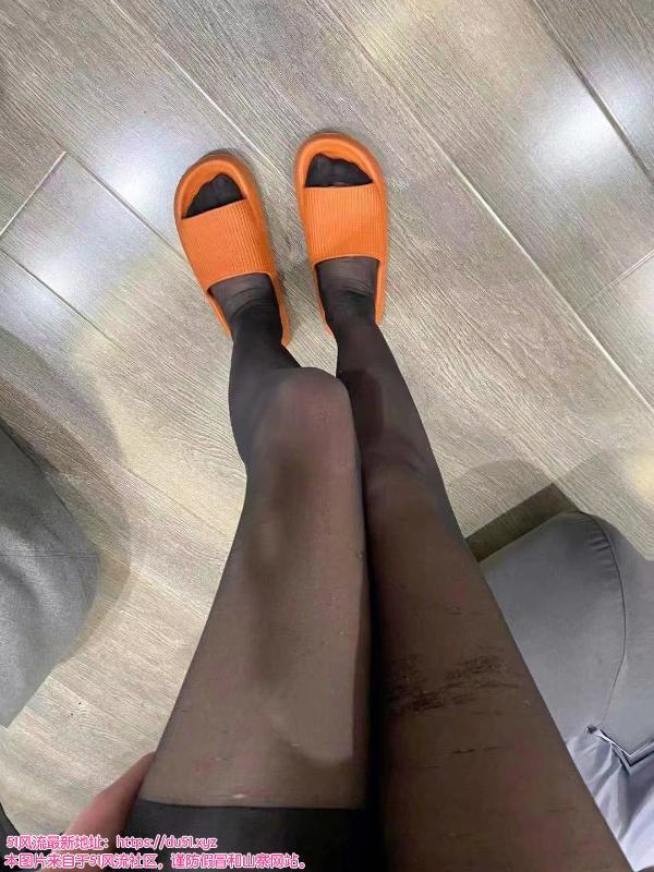 黑丝大长腿少妇