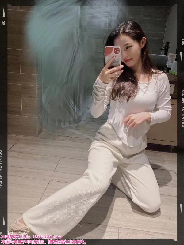 分享一个长腿妹 萌萌