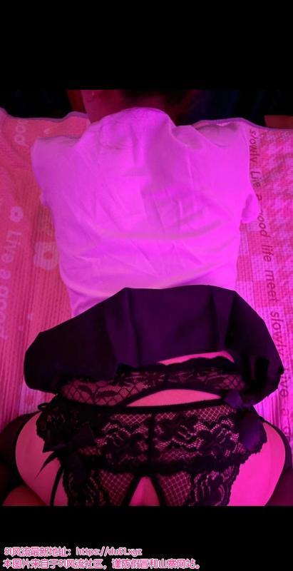 轻熟女草莓爽记