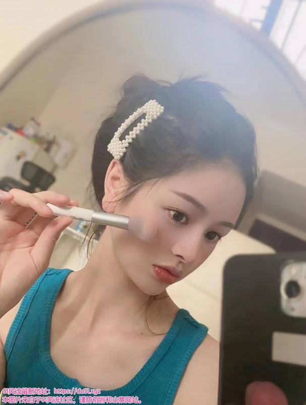 园区性感身材嫩妹