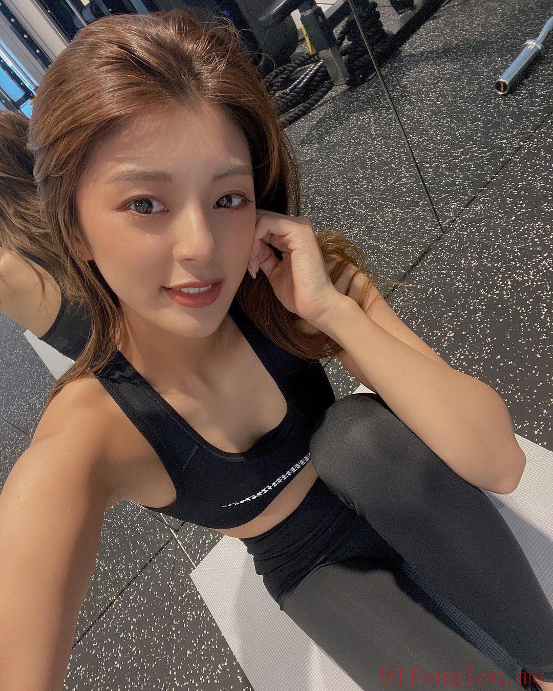 颜值高，活好，会玩，操的人仰马翻