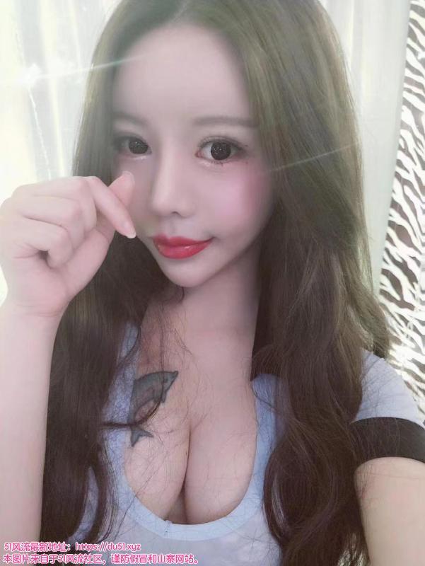 风流爱玩的小骚鸡