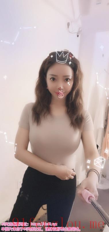 西站大车灯少妇