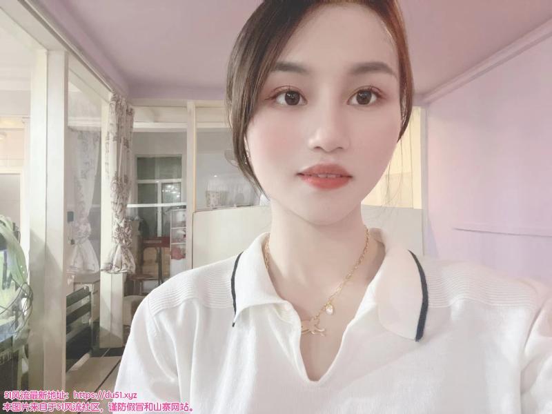 美波肤白樟木头兼职妹