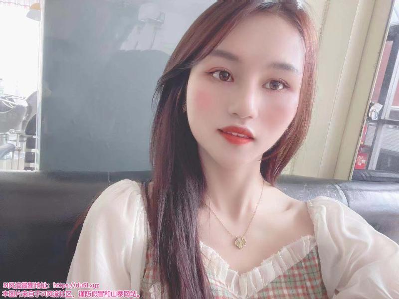 美波肤白樟木头兼职妹