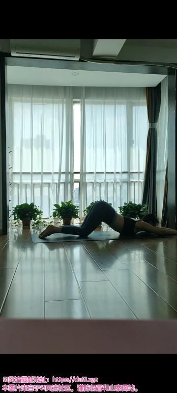 性感的长腿大胸姐姐