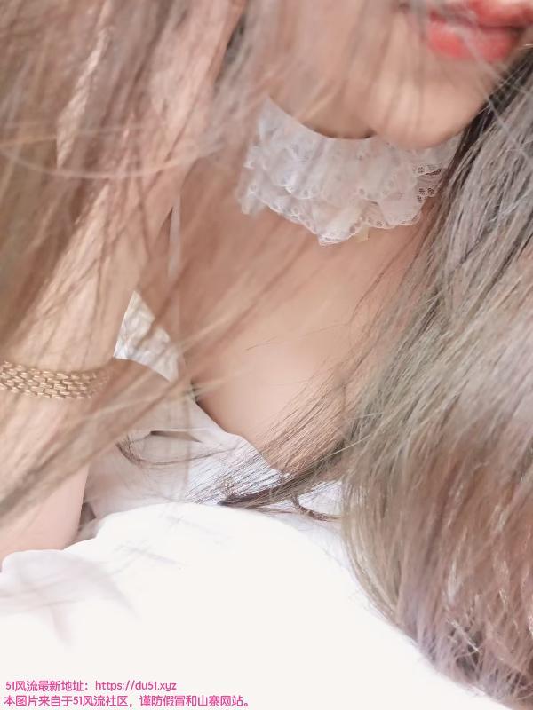 宏江长腿大胸骚女