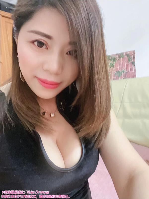 大屁股熟女百合