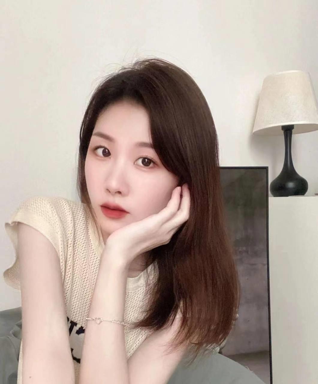 上海身材高挑的四川妹子，抓着奶子操真爽