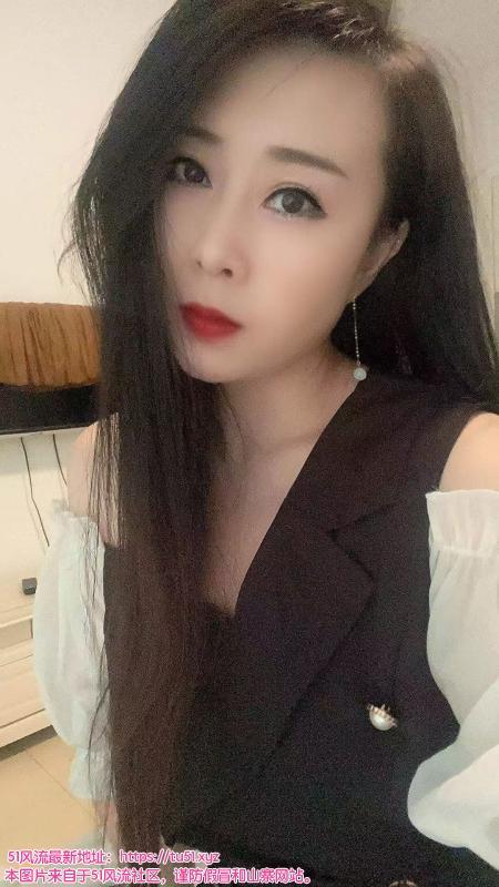 苏州白大奶骚逼