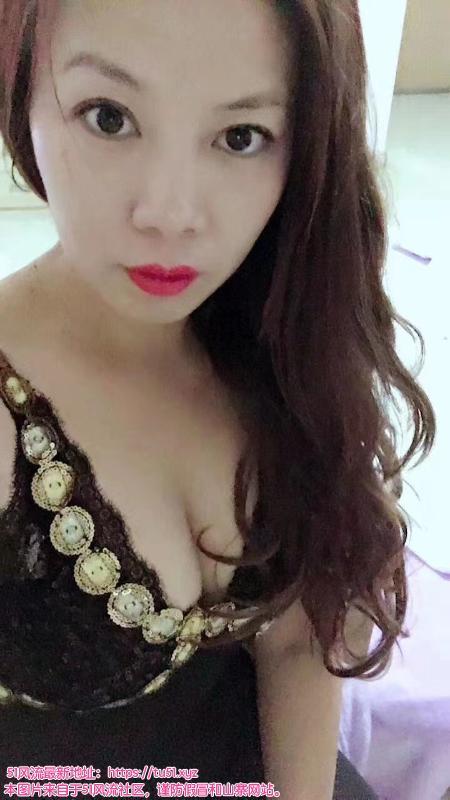 秦淮气质小姐姐