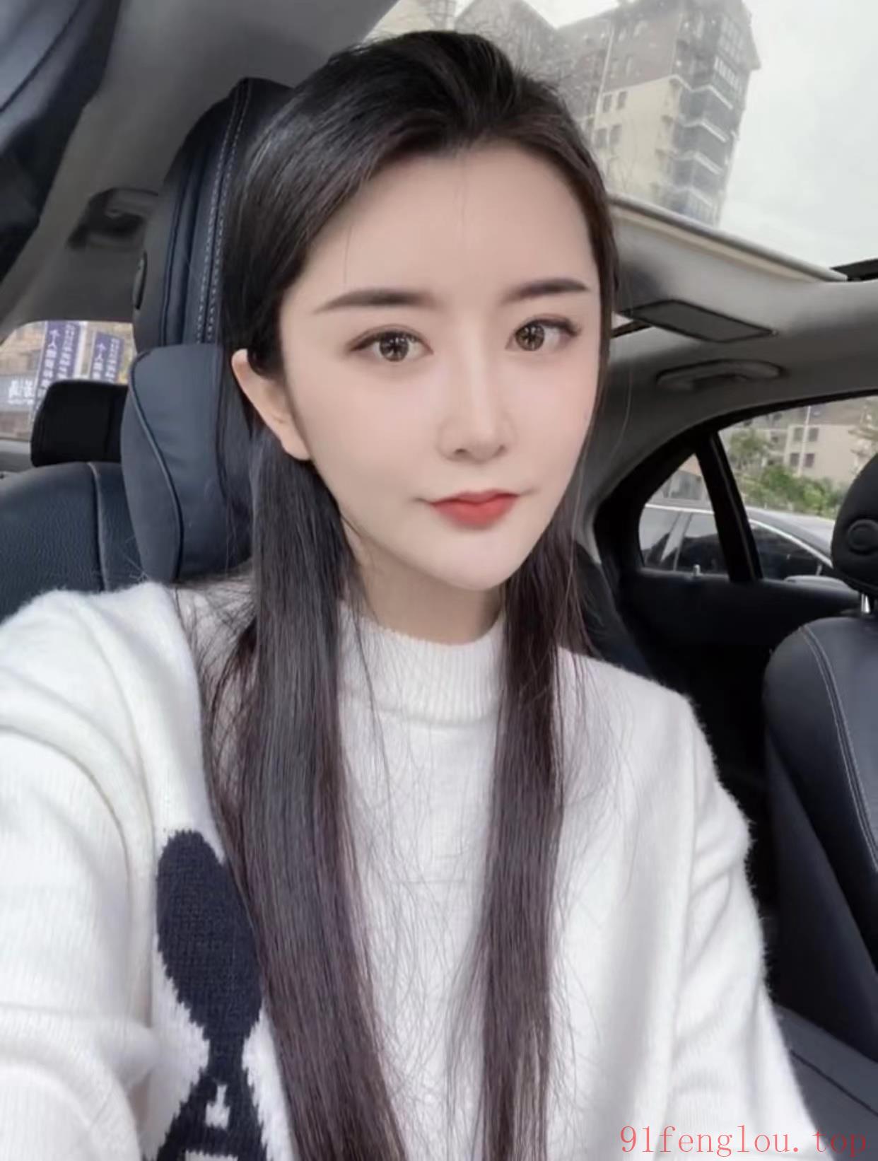 清纯水嫩的小美女 胸大 屁股大 三点粉