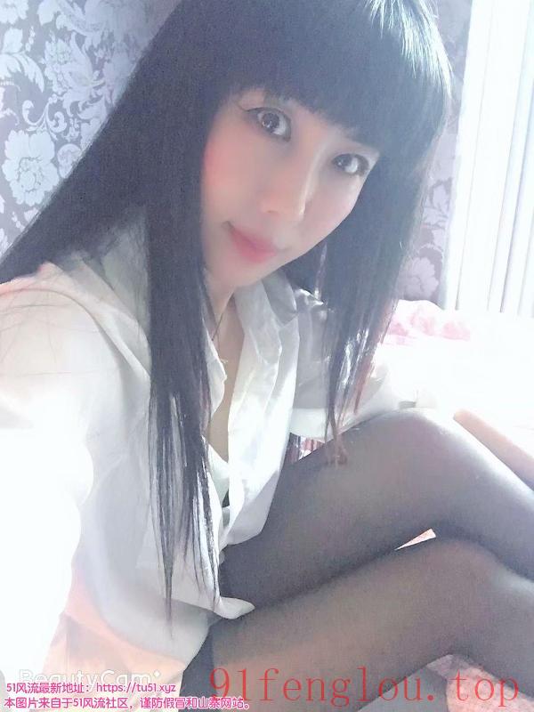 南山黑丝甜美小妹