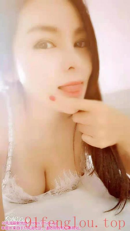 香雪牌坊丰满少妇