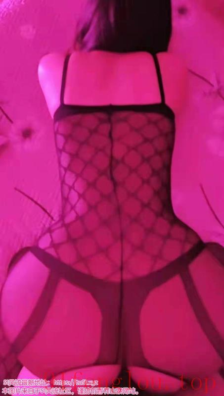 屁股很大的少妇