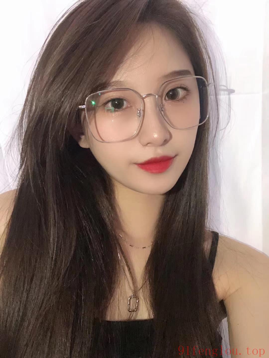 浦东尝一下尝眼镜妹