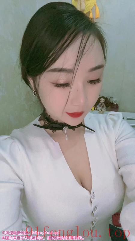 口爆气质大胸妹子