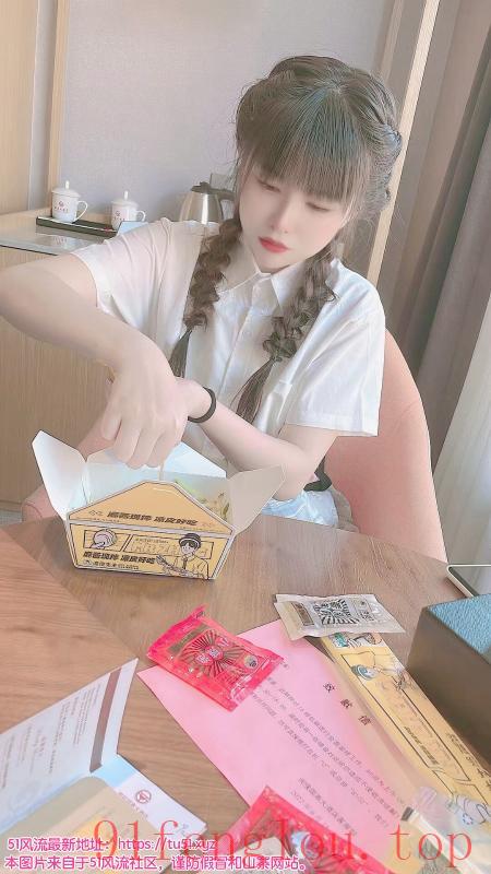 萝莉可爱的小妹子