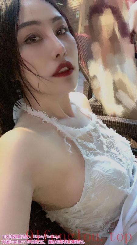 东门年龄不大的小姐姐