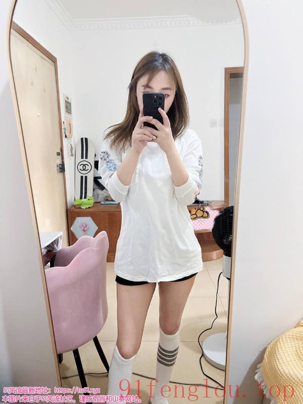 南山气质大胸妹