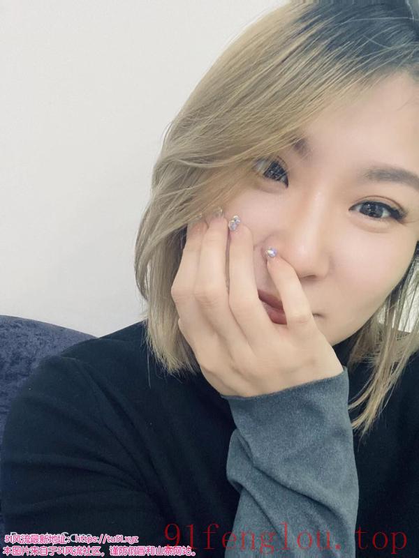 高高瘦瘦的美女