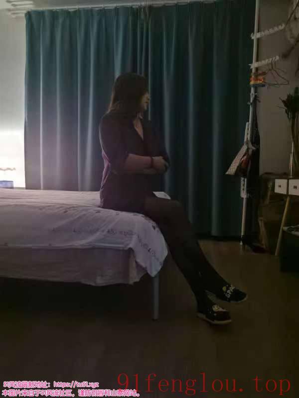 性感服务系轻熟姐姐