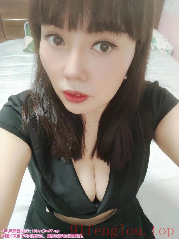 丹竹头大胸少妇