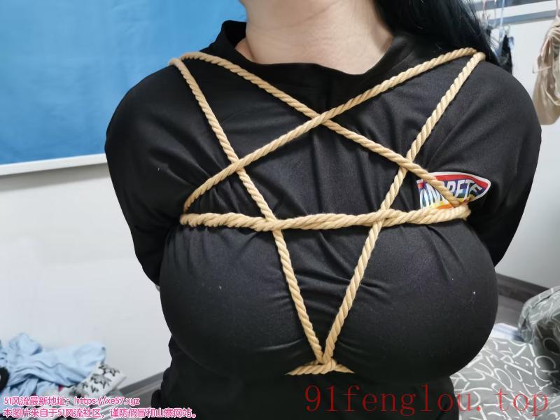 会潮吹的巨乳小坦克