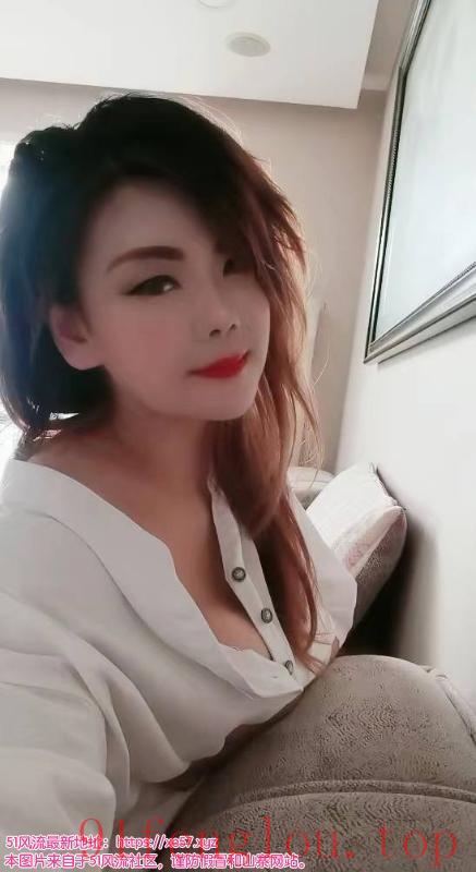 韵味大胸大屁股骚货