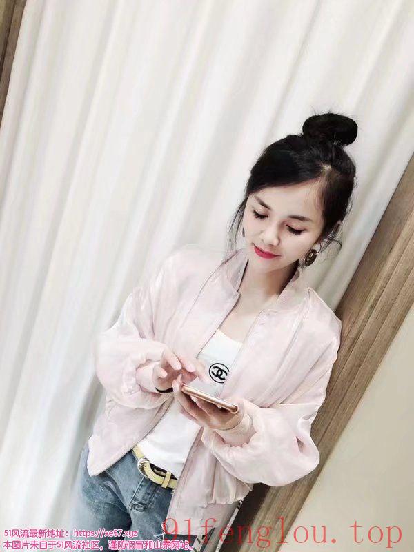 体验巨臀骚姐姐