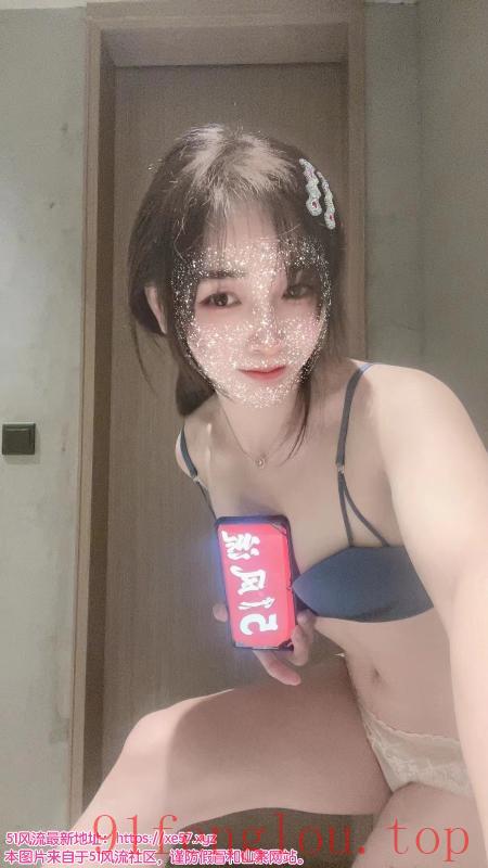 巨臀骑乘少妇