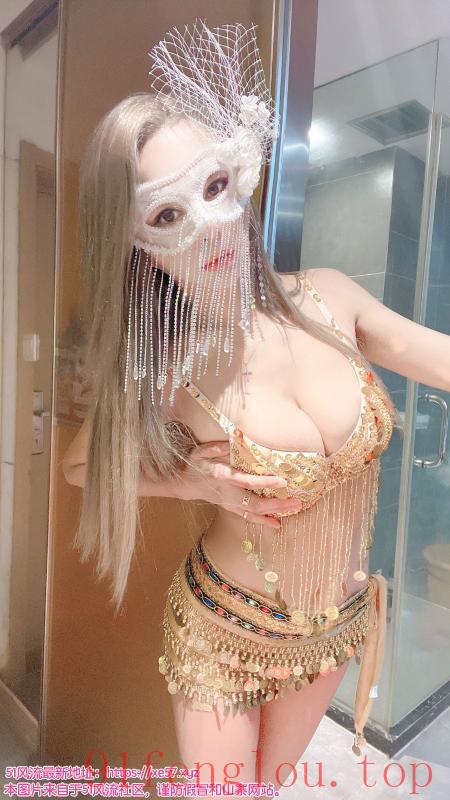 面罩巨臀黑丝骚货