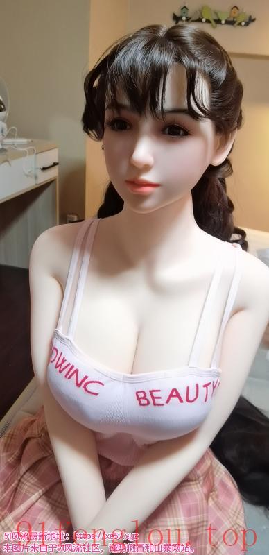 体验高档硅胶娃娃爽记