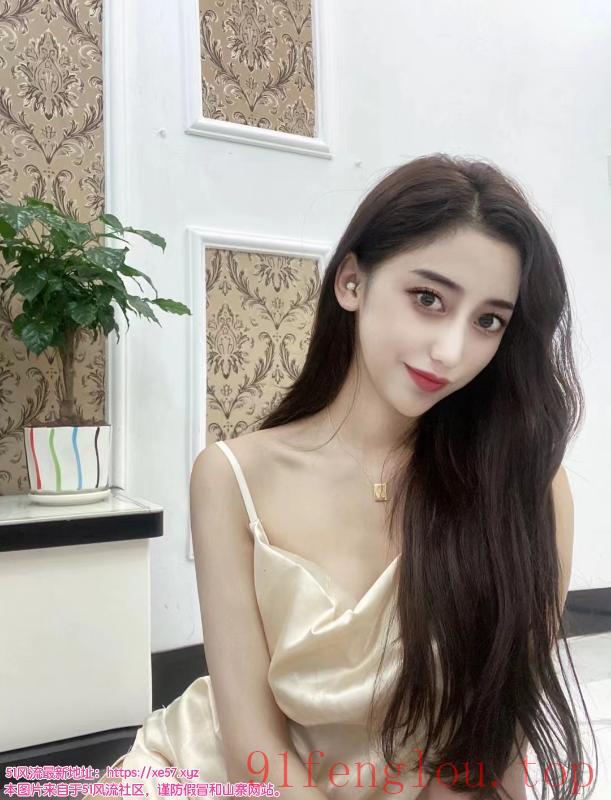 滨江制服女上丹丹