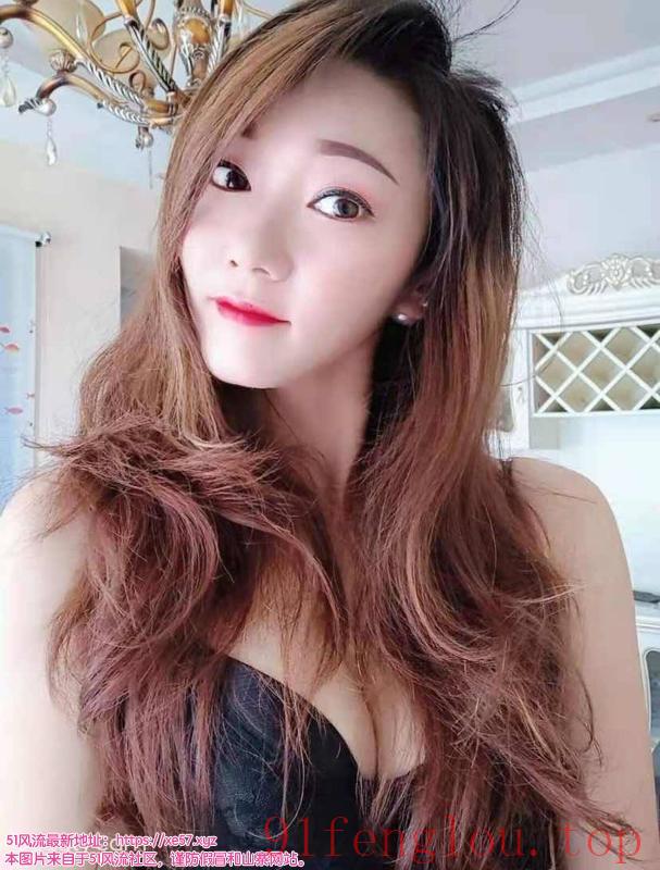 蜜桃臀馒头逼少妇