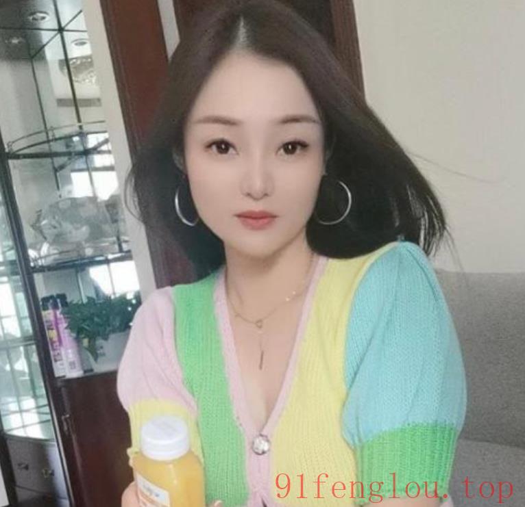 S型制服骚比妹子