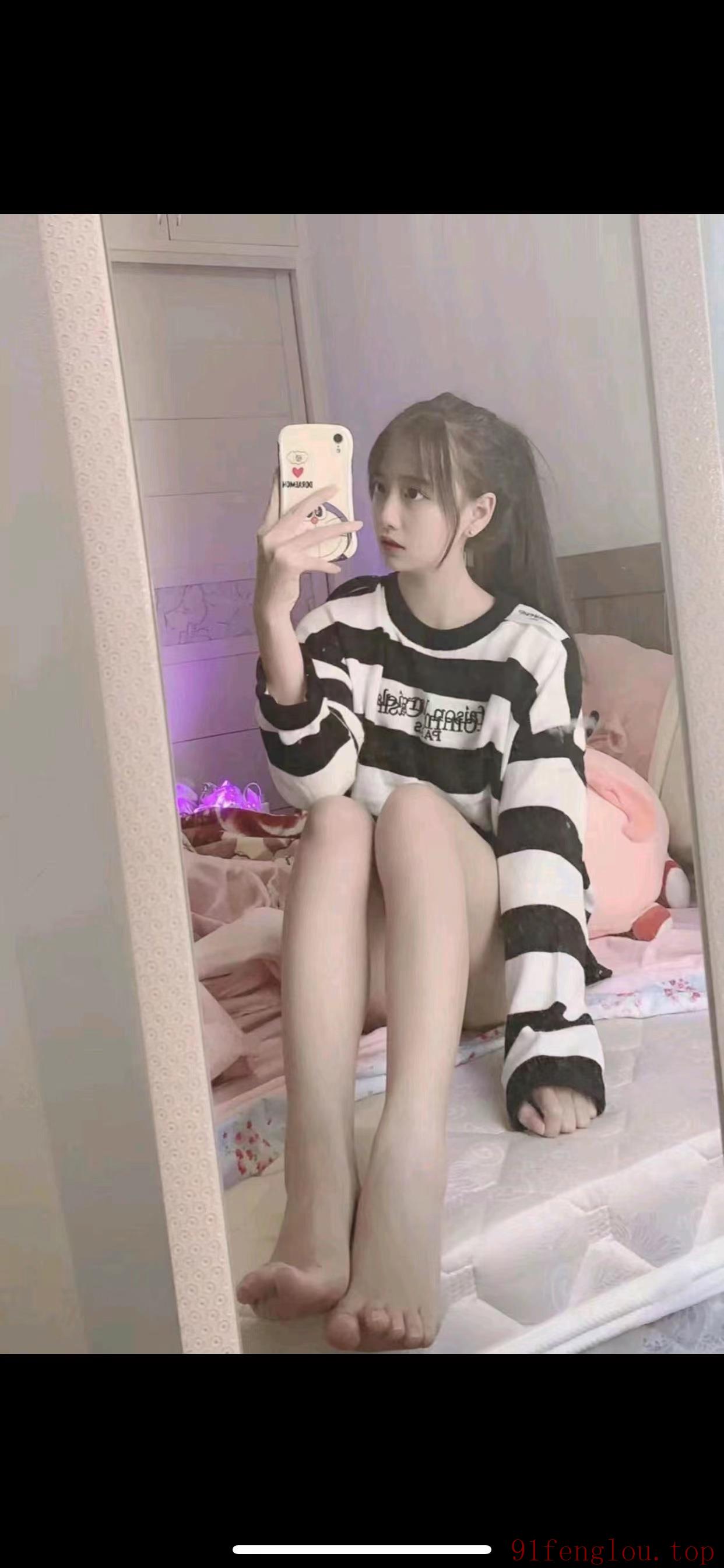 清纯极品粉嫩白虎女孩