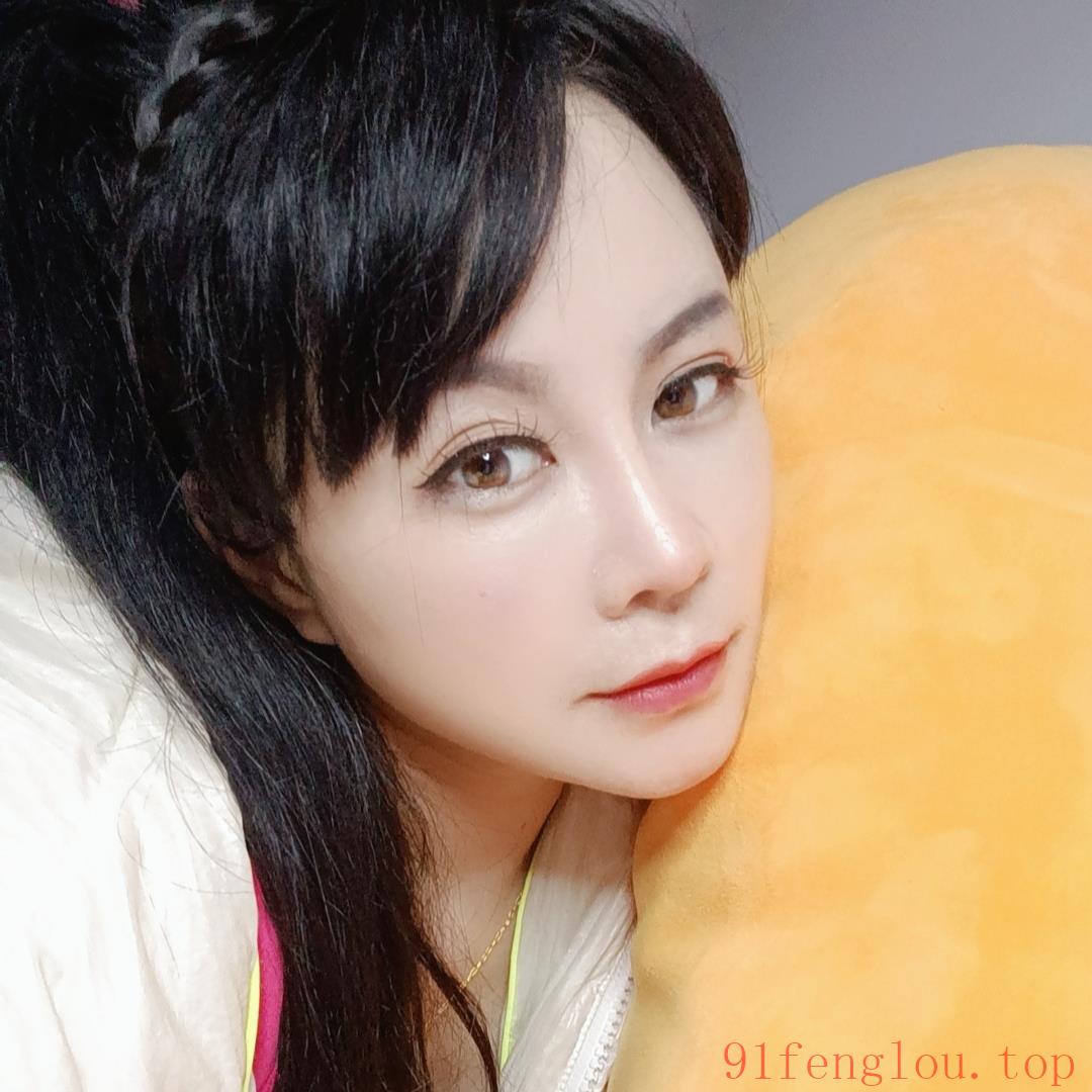 不但长得漂亮且胸大的妹子