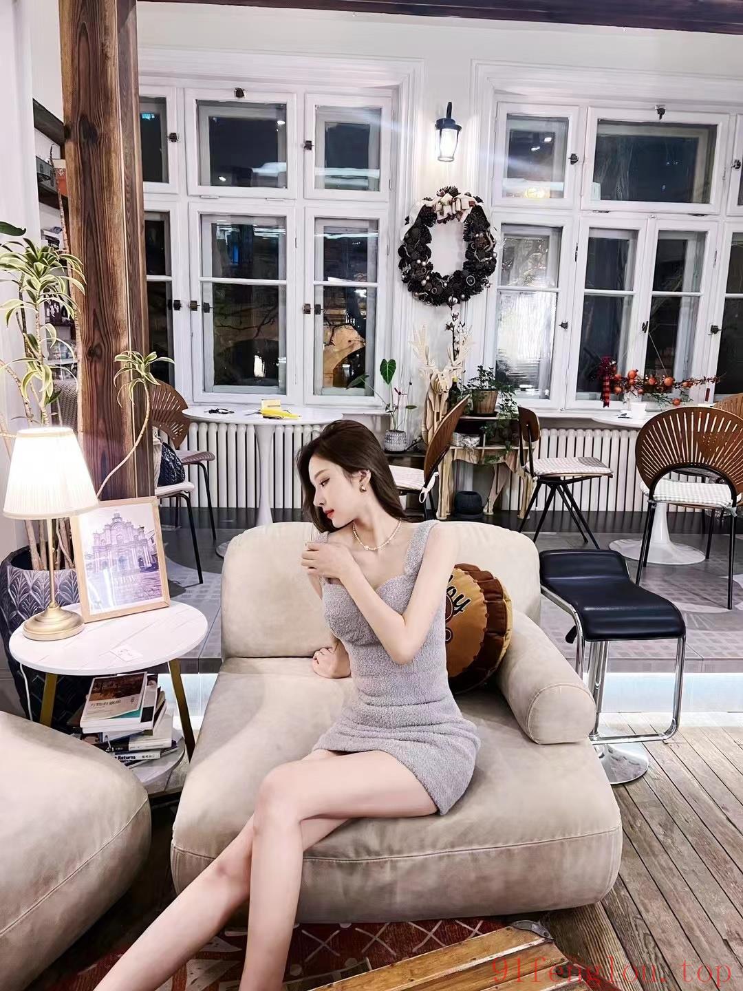 性感翘臀兼职小姐姐