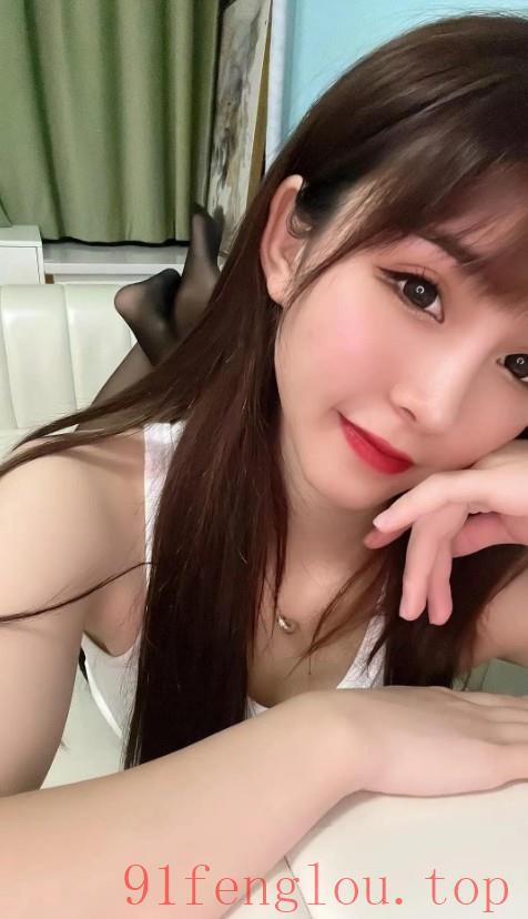 兼职美容师喜欢穿丝袜被后入