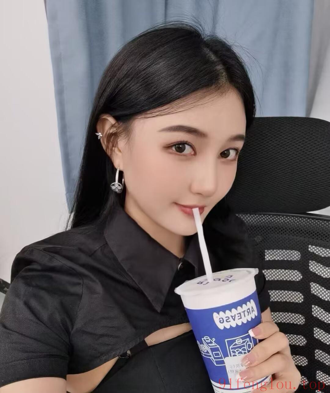 杭州长相甜美女孩