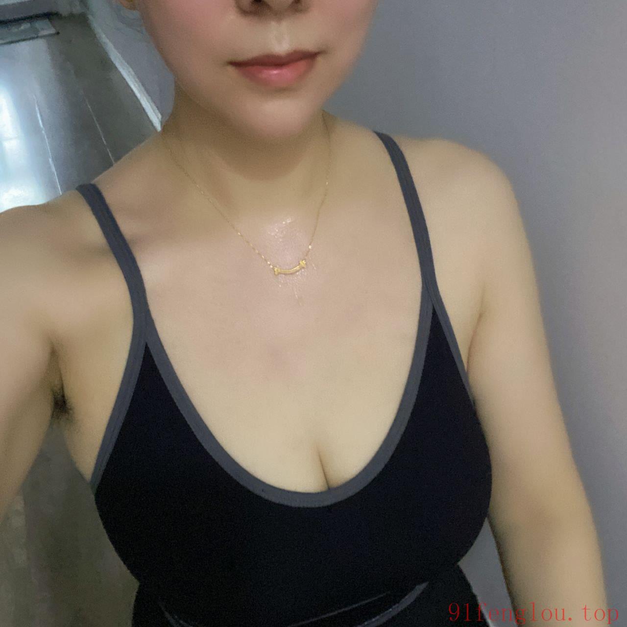 坚挺饱满骚女 泻火合适