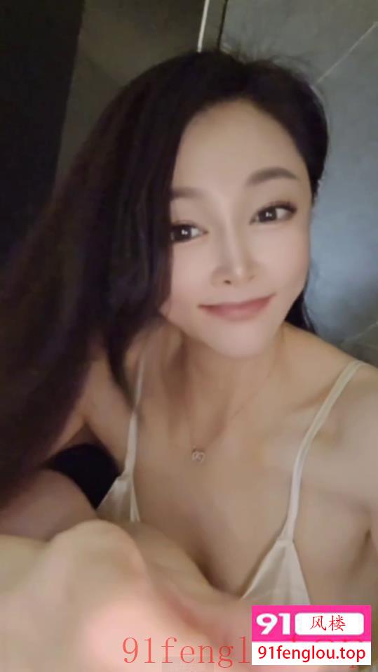 天然D胸的邻家小妹甜儿