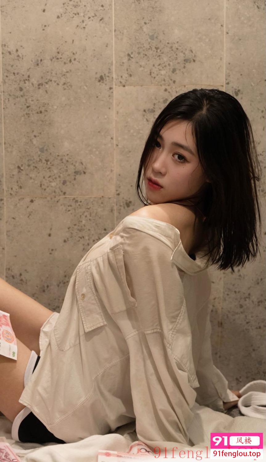 36D女大学生，多水精致够风骚