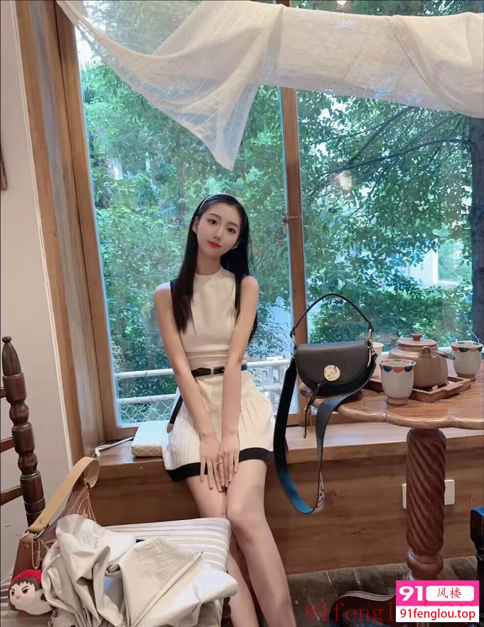 精致优雅三点粉嫩小妹